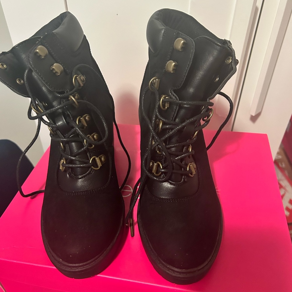 SHOE DAZZLE Black Women's Lace-Up Boots NEW